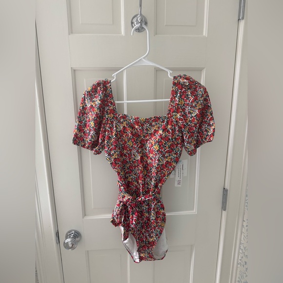 NWT DM Fashion Puff Sleeve Square Neck One Piece Swimsuit - Size SMALL - Picture 3 of 10